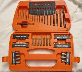 71-932 Black Decker And 74 Out Of 75 Piece Drilling Screwdriving Set