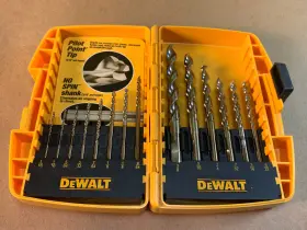 Dw1956 Dewalt Nice - Mostly Unused 16-pc. Pilot-point Drill Bit Set -free Ship