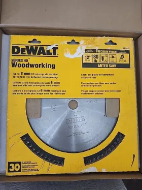 Dw3228 Dewalt Series 40 Woodworking 12-inch Miter Saw Blade Very Good Condition