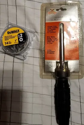 N250180 Dewalt 14pc Bit Tips #2 1 Inch And Cushion Grip 5 In Screwdriver