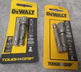 N819632 Dewalt 2 Pc Socket Adapter Set 1/4 Inch And 3/8 Packs