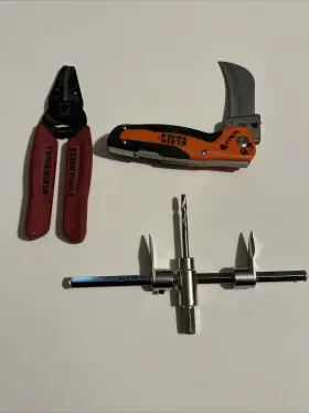 53731 Klein Tools Lot Of 3 Adjustable Hole Saw Wire Stripper Skinning Knife