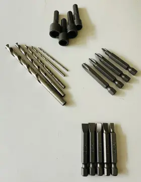 6041d Makita Assorted Drill Bits Hexa. Flat/star Screw Set And Charger For