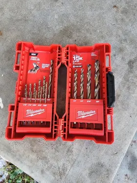 48-89-2331 Milwaukee 15 Piece Red Helix Drill Bit Kit